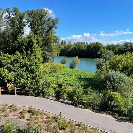 Le Preau De * Baix