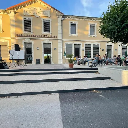 Le Préau De Hotel