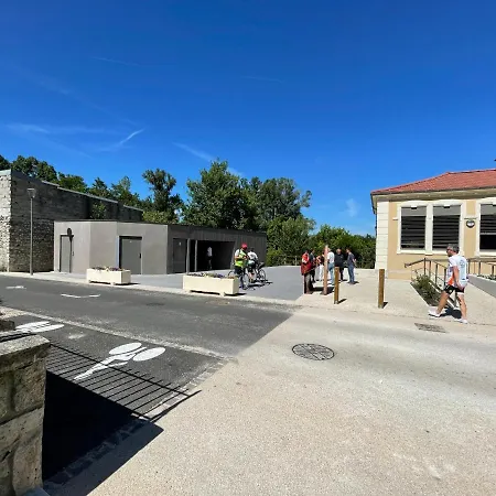 Le Préau De Baix
