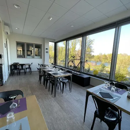 Le Préau De Hotel