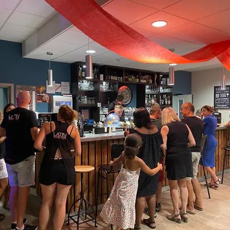 Le Preau De Отель